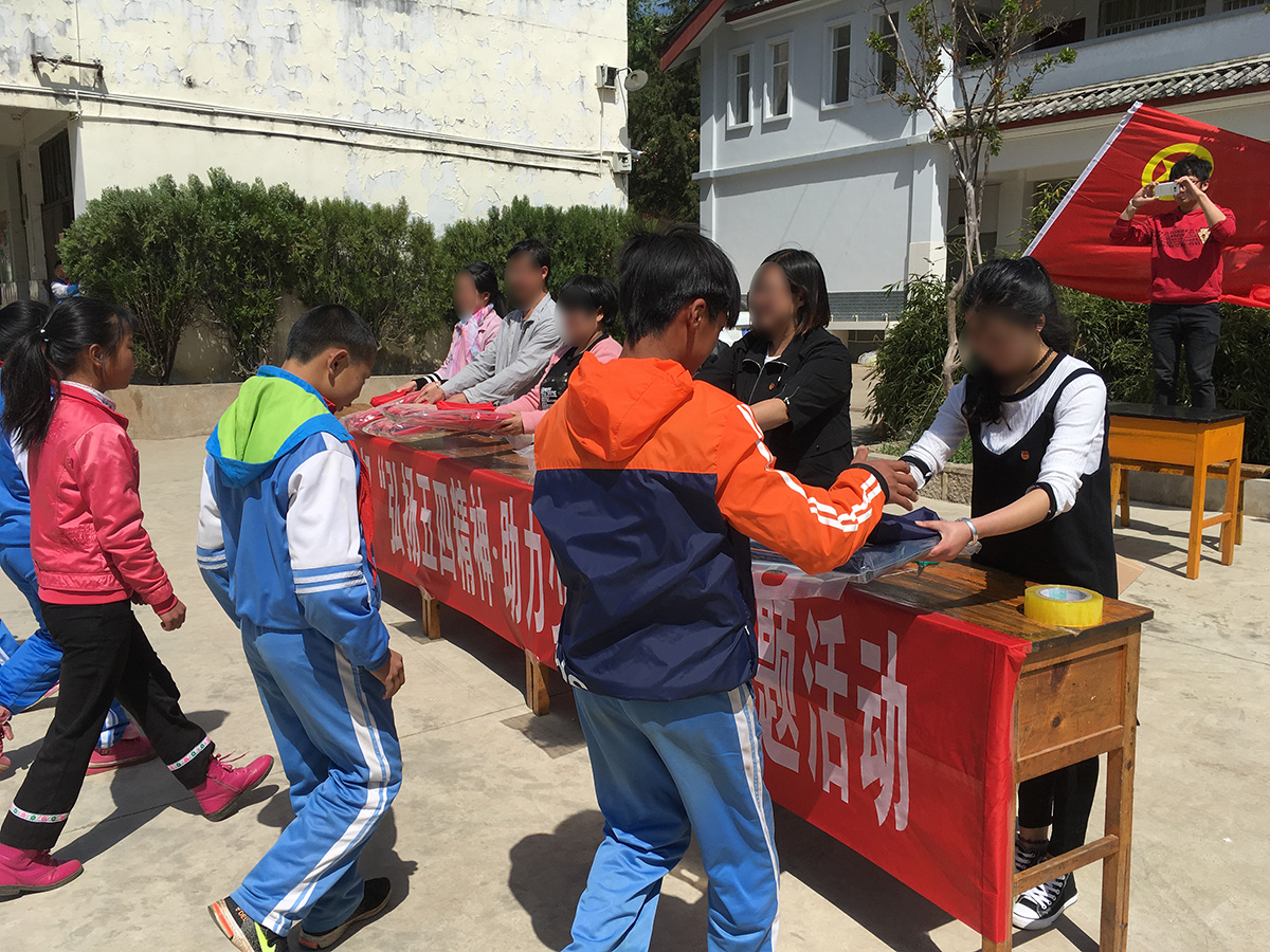 慰問福利院、聾啞學校